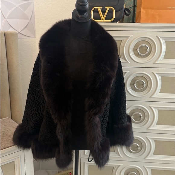 Jackets & Blazers - Fox fur trimmed cape large